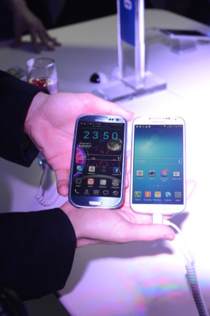 Samsung Galaxy S III vs. Samsung Galaxy S 4 [źródło: samsungmedia.pl]