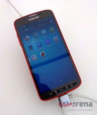 Samsung Galaxy S 4 Activ [źródło: GSMArena]