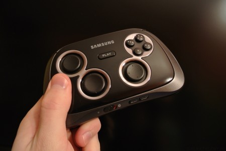 Samsung GamePad EI-GP20 [źródło: galaktyczny.pl]
