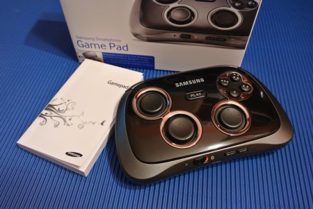 Samsung GamePad EI-GP20 [źródło: galaktyczny.pl]