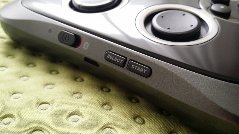 Samsung Game Pad EI-GP20 - przycisk Start i Select / fot. galaktyczny.pl