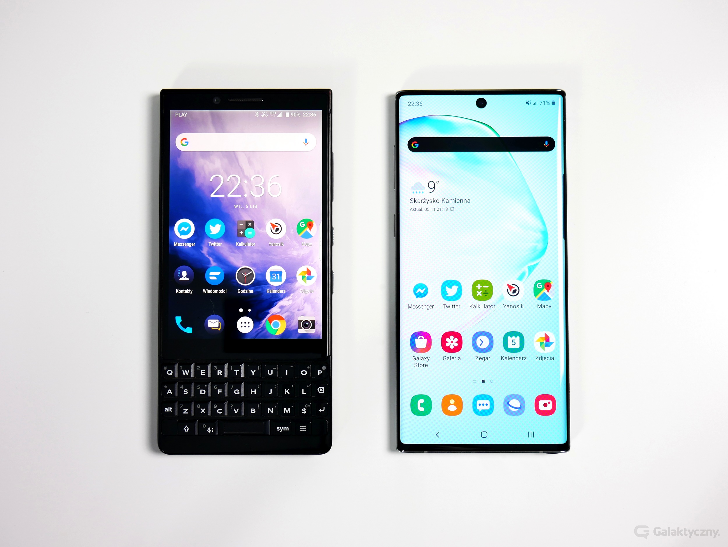 BlackBerry KEY 2 (po lewej), Samsung Galaxy Note 10 (po prawej)